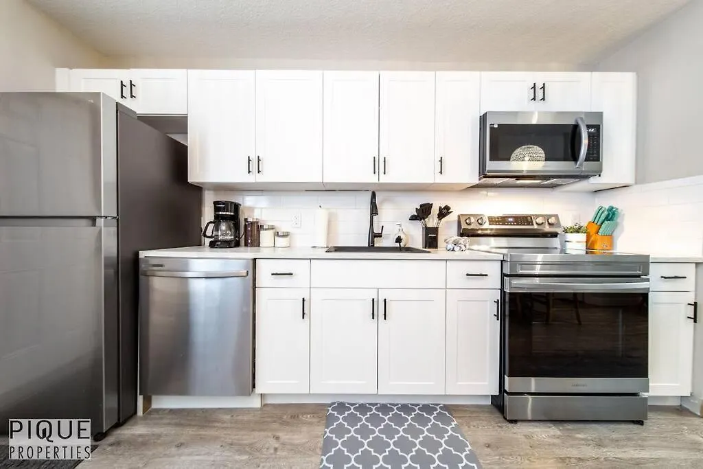 Holiday home Boho Suite - Long Stays - King Bed - Fireplace & Wifi Edmonton