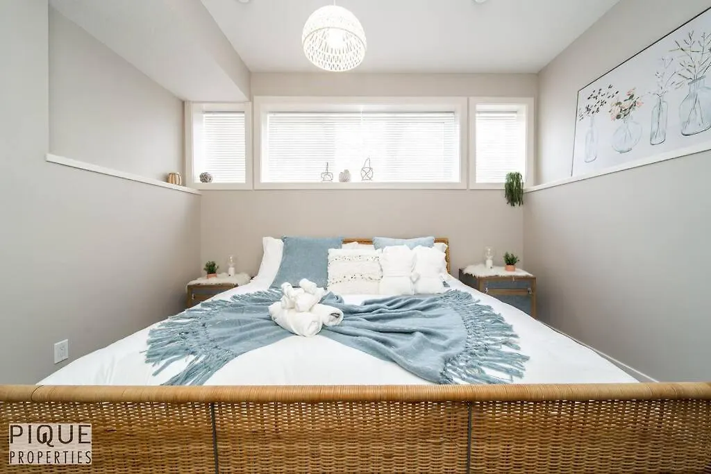 Boho Suite - Long Stays - King Bed - Fireplace & Wifi Edmonton Holiday home