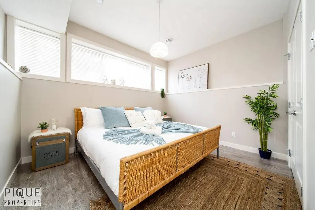 Boho Suite - Long Stays - King Bed - Fireplace & Wifi Edmonton 0*,